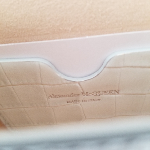 Alexander McQueen Skull Croc-Embossed Leather Chain Crossbody Light Gray - Picture 9 of 12